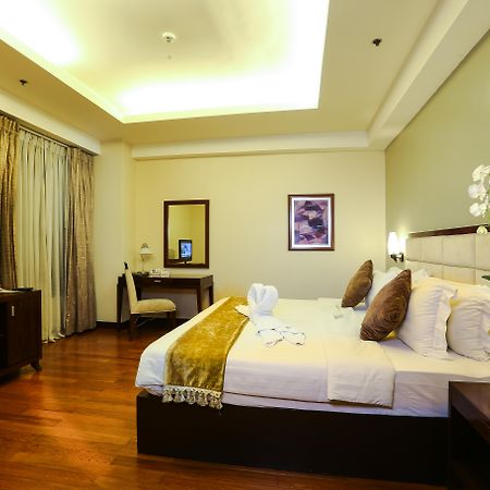 Armada Hotel Manila Kültér fotó