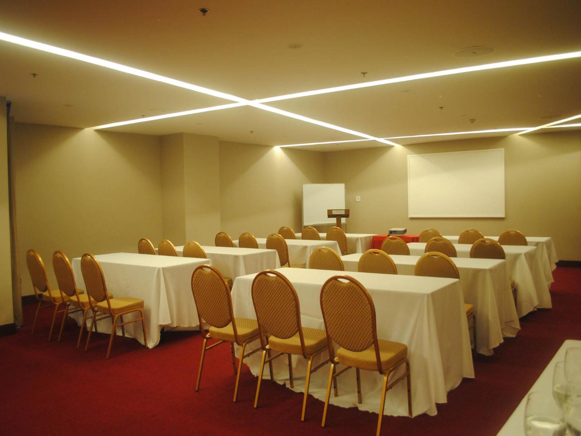 Armada Hotel Manila Kültér fotó