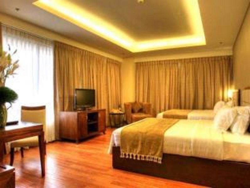 Armada Hotel Manila Kültér fotó
