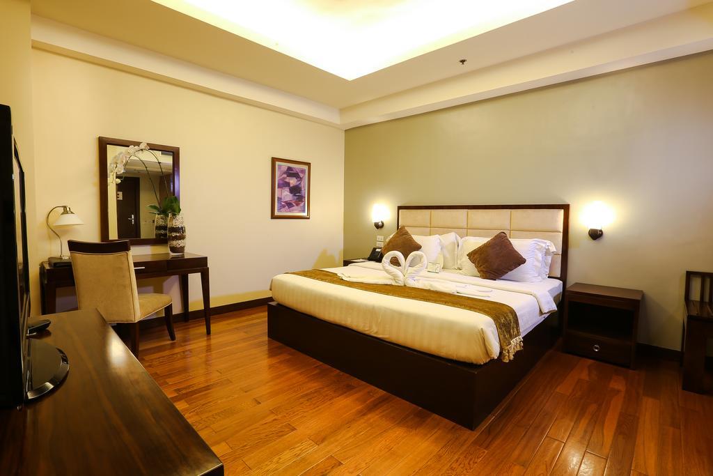 Armada Hotel Manila Kültér fotó